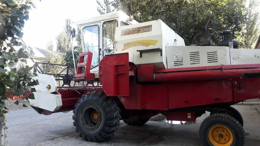 Mini kombayn sotiladi ishgatayor xola