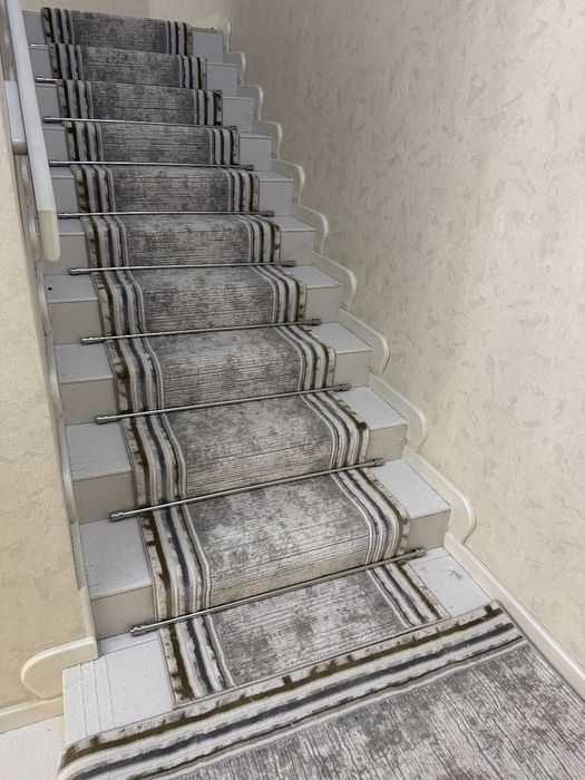 Профессиональная укладка ковров на лестницу!