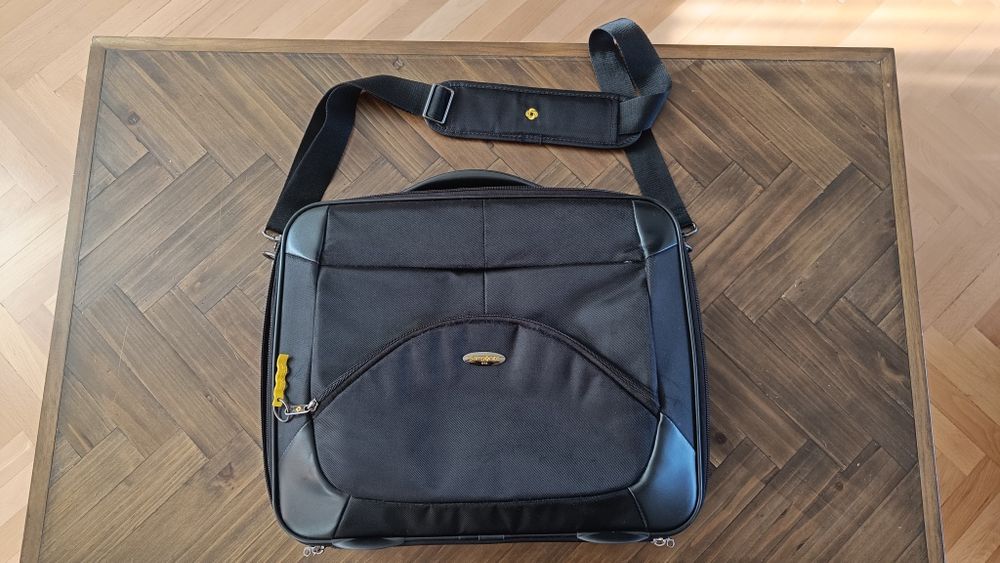 Луксозна бизнес чанта Samsonite за лаптоп 15''
Отлично със