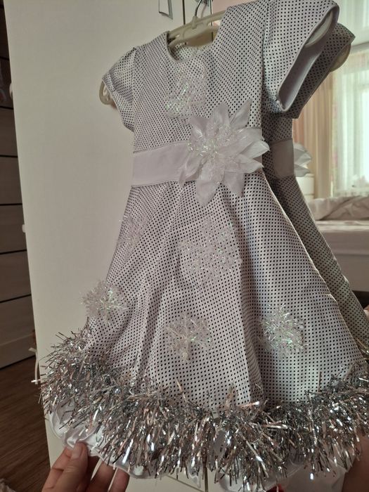 Продам платья разные