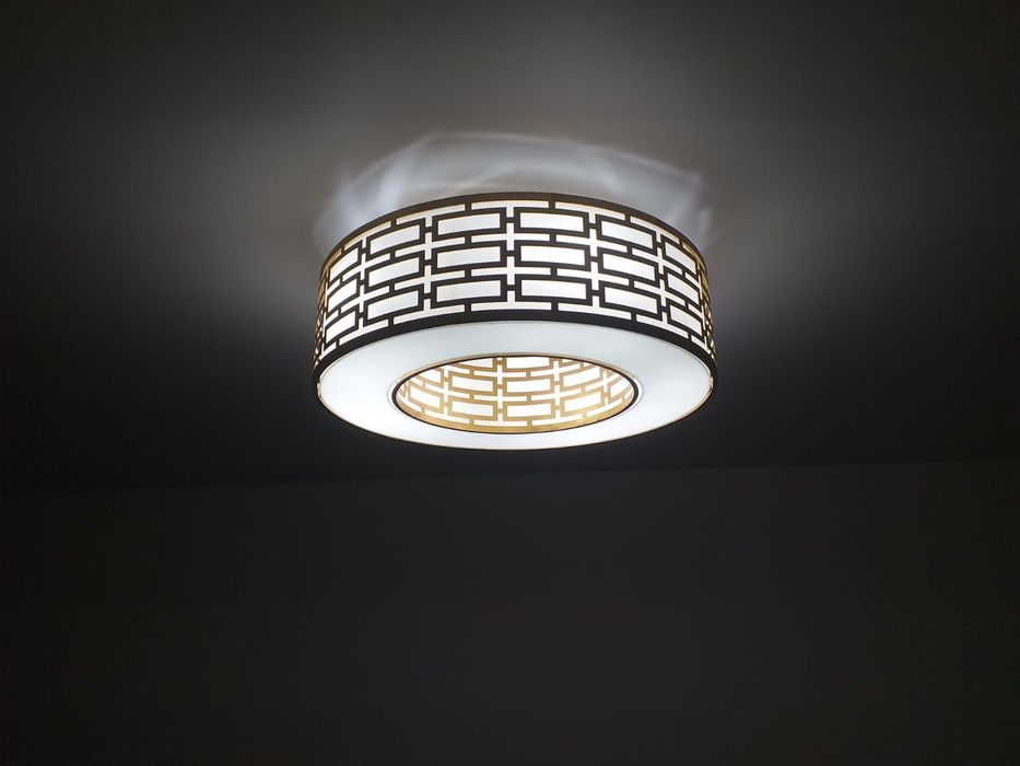 Продам люстру новую. Versace