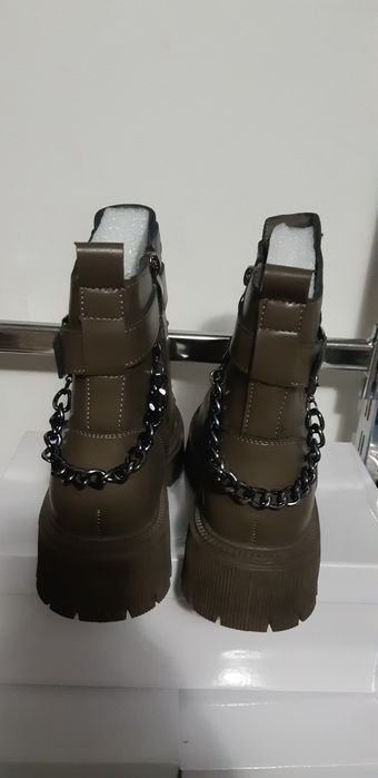 Ghete pentru damă îmblănite și impermeabile de iarnă