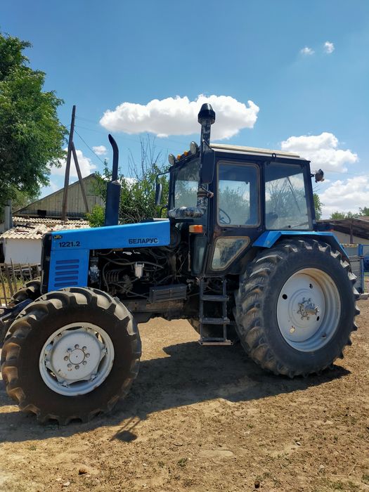 Трактор 1221,2013