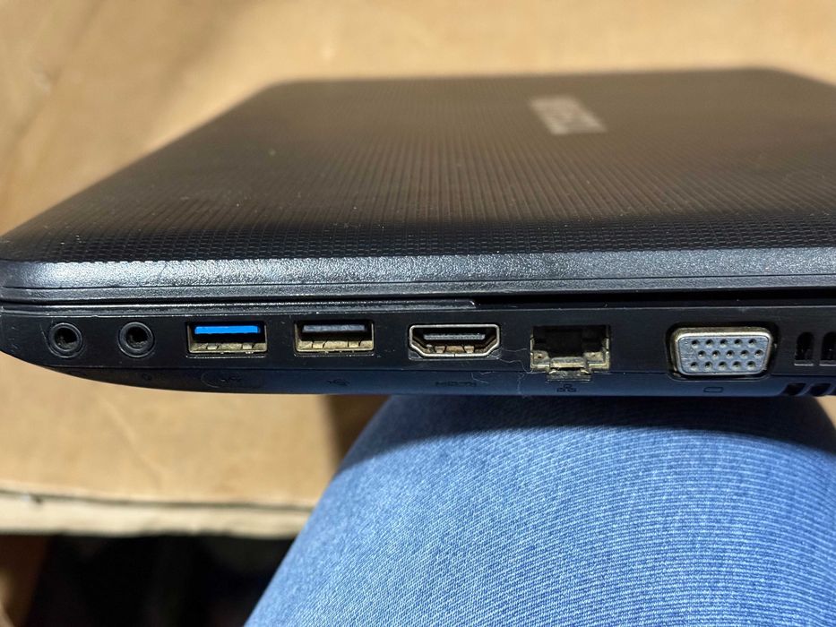 Лаптоп Toshiba Satellite C850D-119