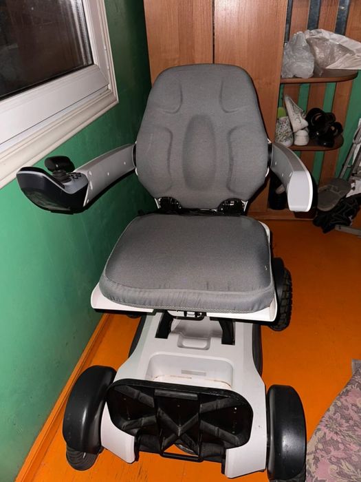 Инвалидная  коляска электрическая на аккамуляторе