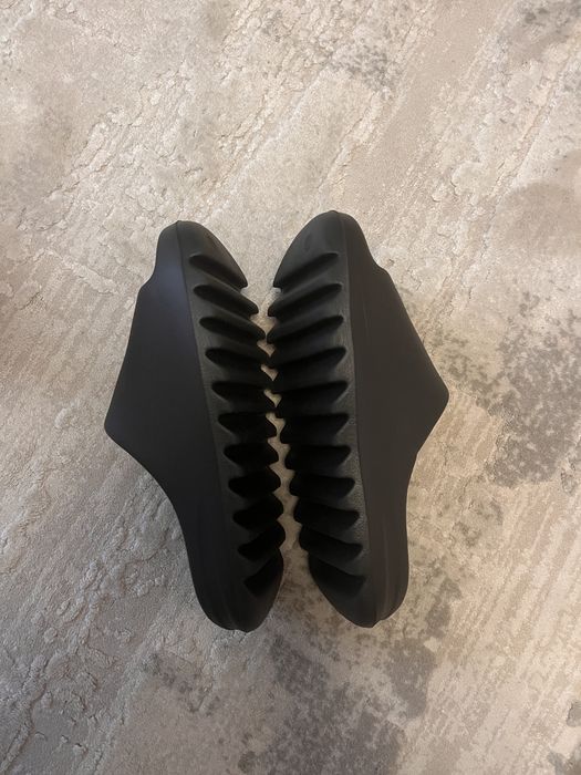 Yeezy slides negrii