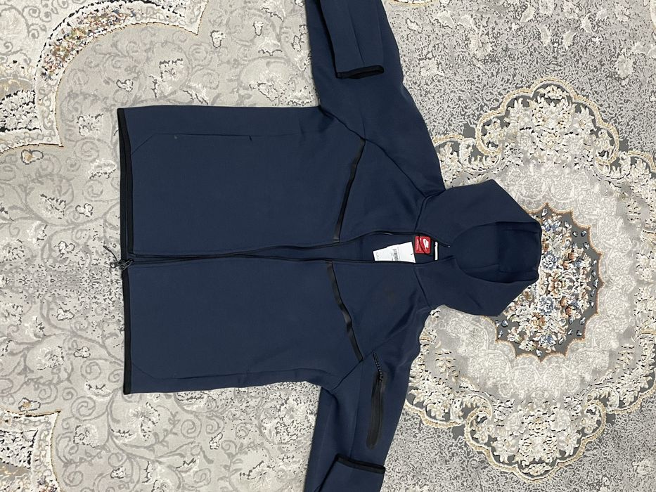 Продам Nike tech fleece