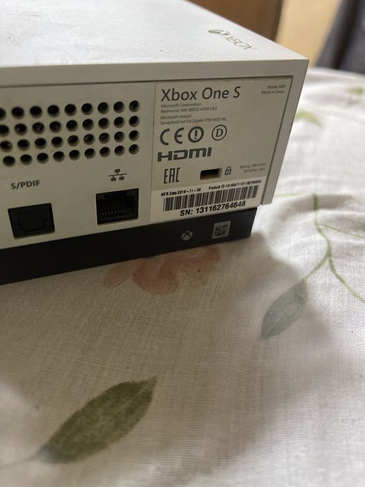 Vand xbox seria s  si doua manete