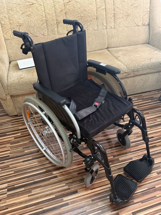 Scaun rulant medical handicap dizabilitati batrani