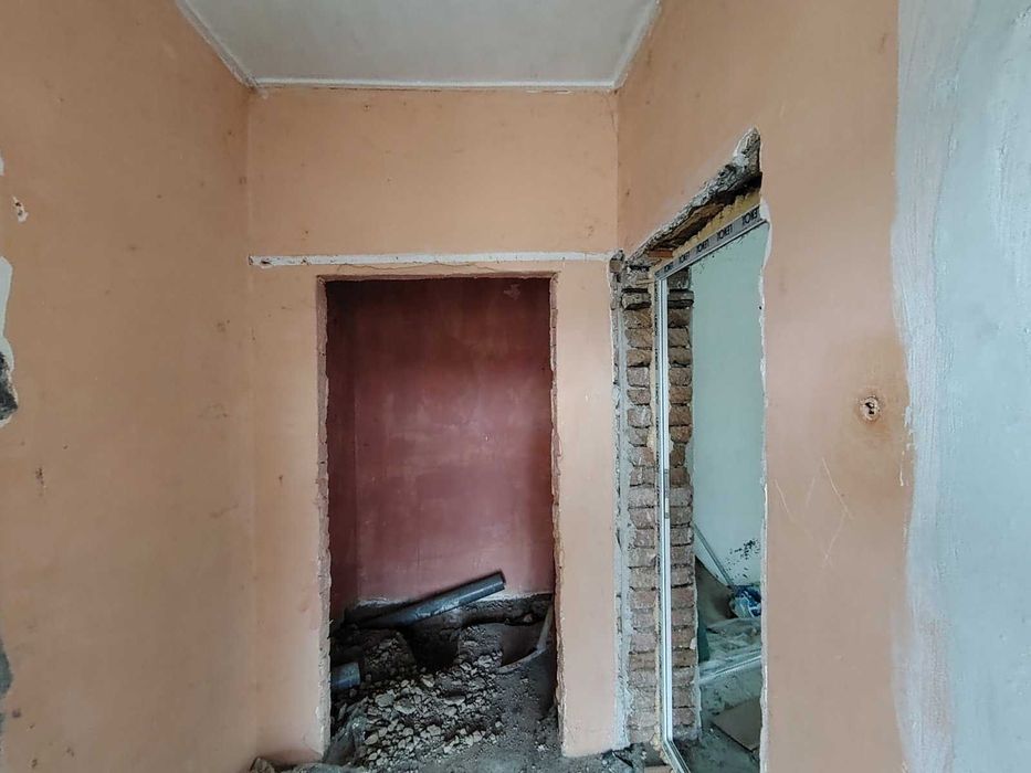 Къща с голямо и равно дворно място в близост до Плевен !