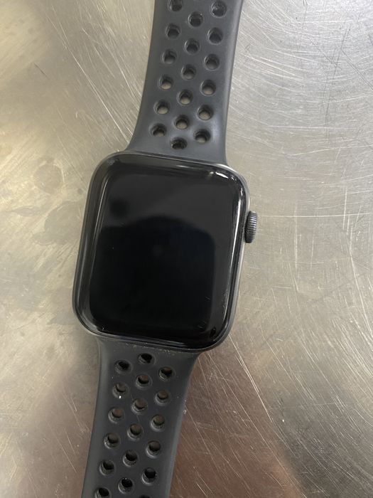 Часовник iphone серия4 44мм.