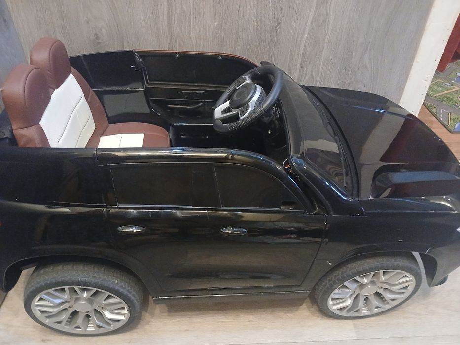 Электромобиль BMW черный