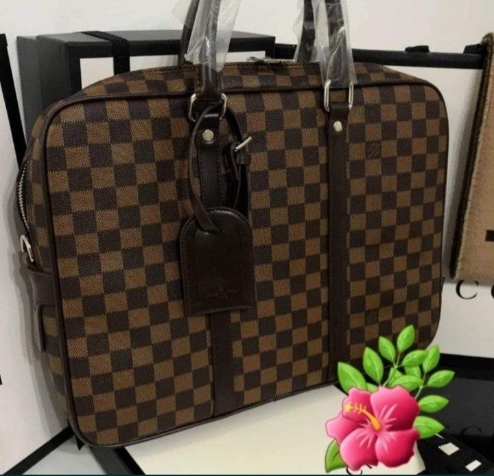 Geanta laptop unisex Louis Vuitton, curea detasabila umăr, saculet, et