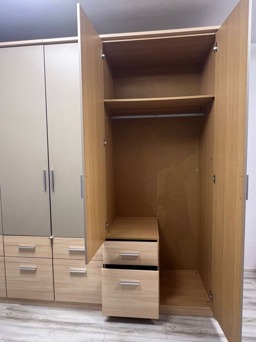 Vând dulap dormitor