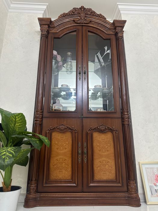 Продается красивый Сервант