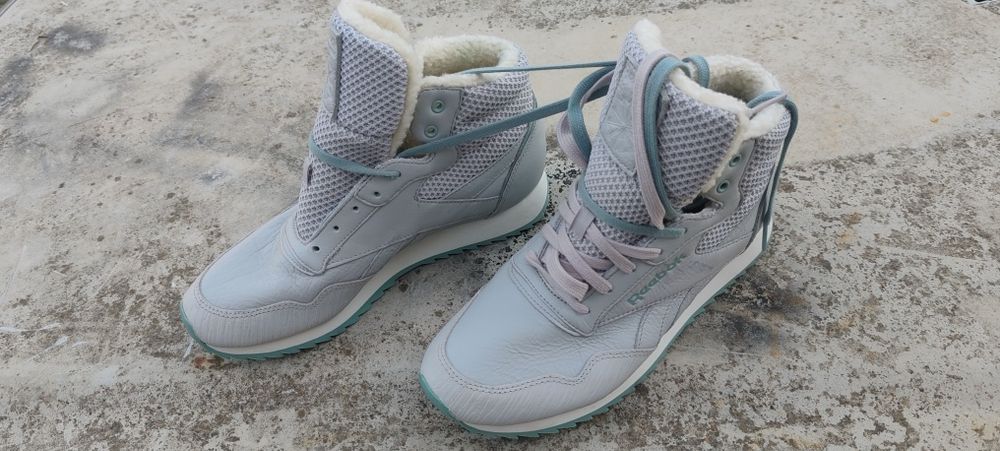 Adidasi ghete reebok iarna zapada noi marimea 37.5
