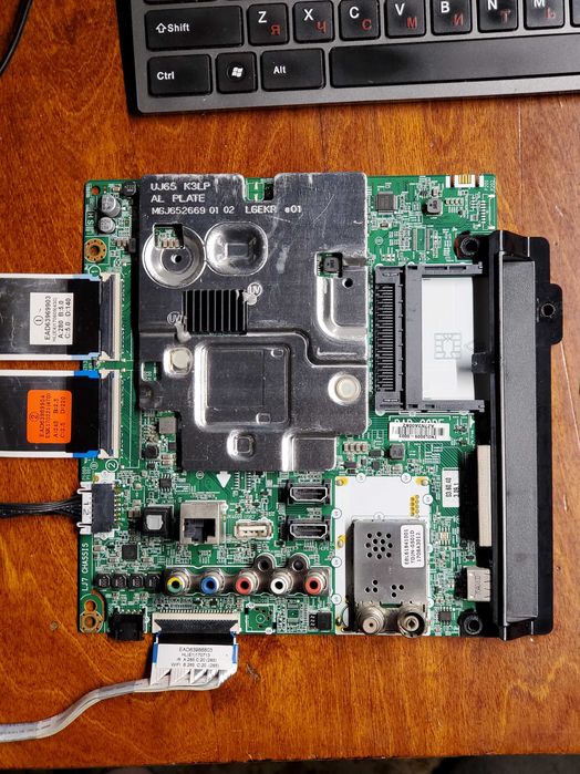 Материнская плата со шлейфами от телевизора LG