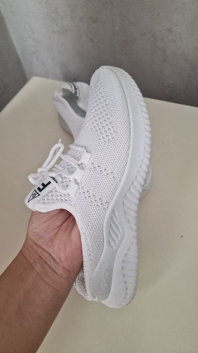 Продам кроссовки НОВЫЕ