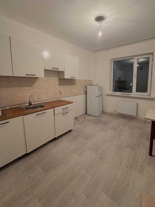 Продаю большую 2 ком. кв. площадь 60 кв. м., кухня 11 кв.м. Белинского