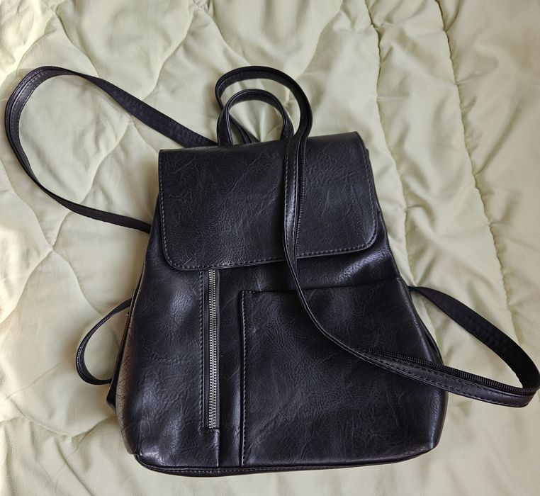 Дамска кожена малка раница,Нова.15€