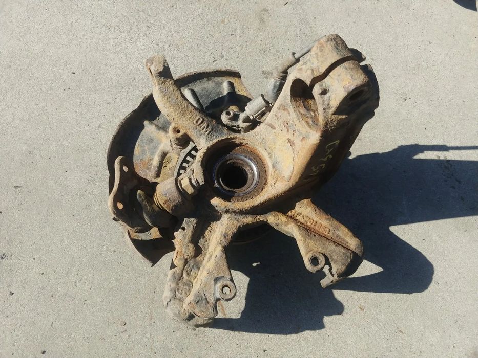 fuzeta stanga  fata vw golf 4 1.9 tdi