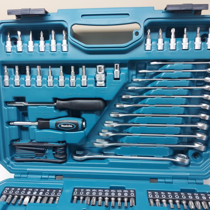 ПРОМОЦИЯ.Нов комплект инструменти Makita E-10883  221 части