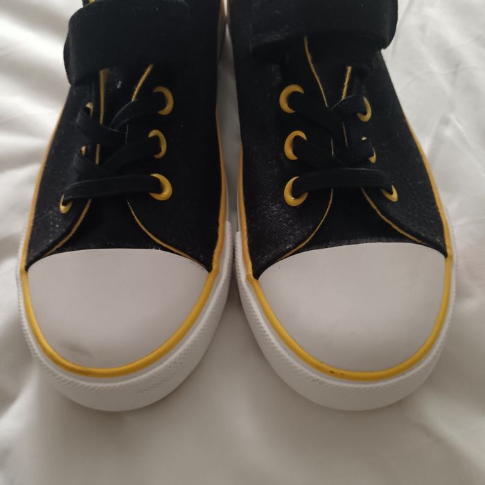 Vand pantofi sport, nr 32, NOI