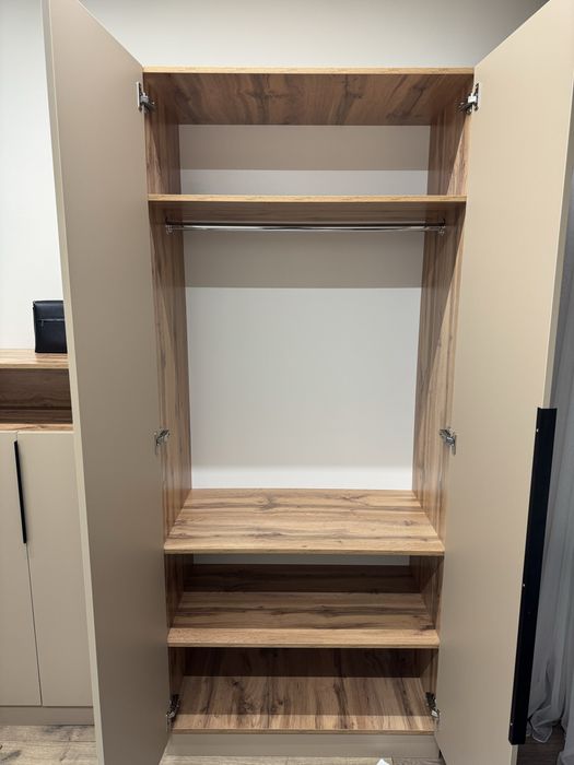 Продается 2 шкафа, 1 тумба, комплект