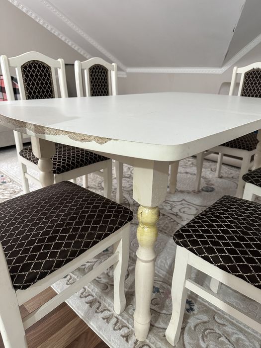 Продам стол со стульями и отдельный стол