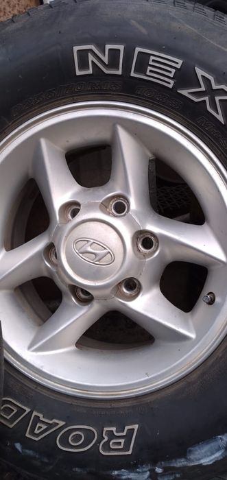 Продам резина с дисками от внедорожника