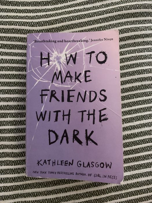 How to make friends with the dark - Kathleen Glasglow