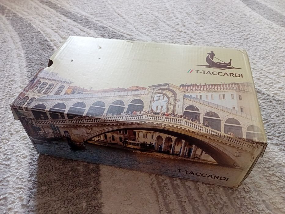 Продам кеды совершенно новые