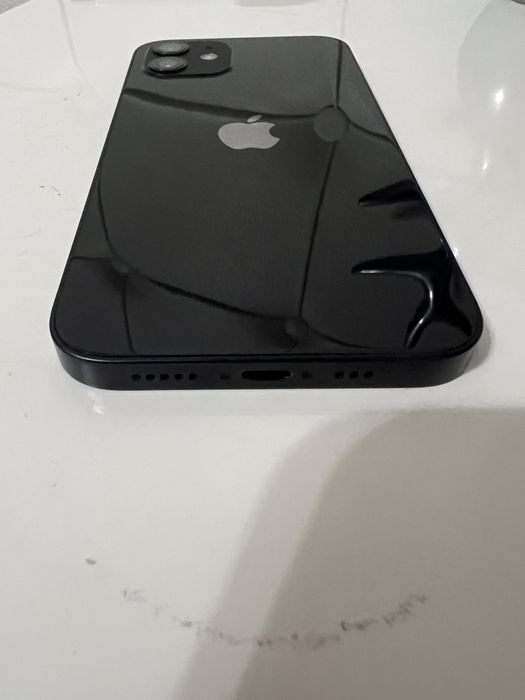 Продавам Iphone 12 ( Black ) 64gb