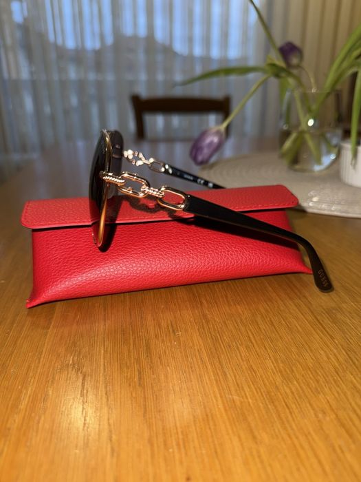 Слънчеви очила Guess