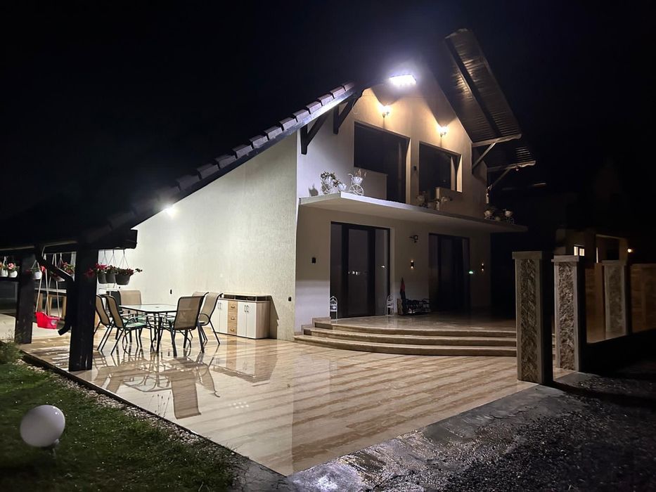 Curti ,Terase ,Scări  interioare și exterioare  casă  nouă  la Simeria