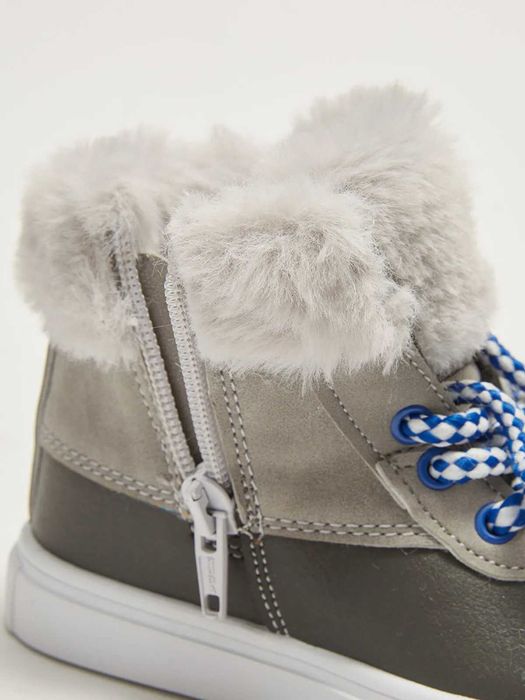 Бебешки боти за момче с цип LCW STEPS