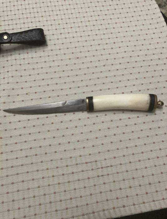 Продавам ръчно изработен нож