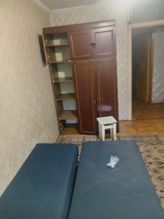 Шкафы, диван, столы, ковры