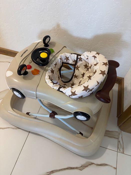 Продавам проходилка KIKKA  CAR BEIGE
