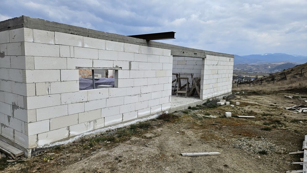 Urgent casă de vânzare in construcție