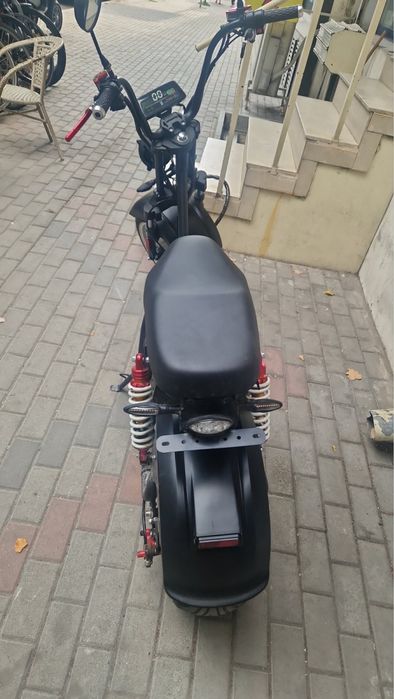 Електрически скутер тип чопър