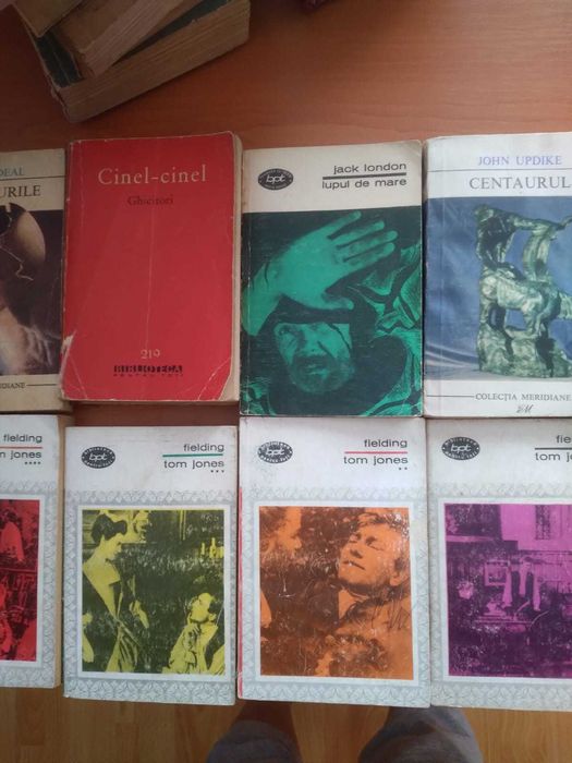 Vand carti cu 3 lei bucata