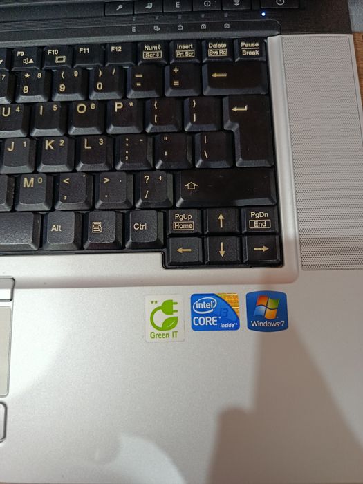 Laptop Fujitsu Lifebook E780 i3 procesor 8gb RAM 320GB