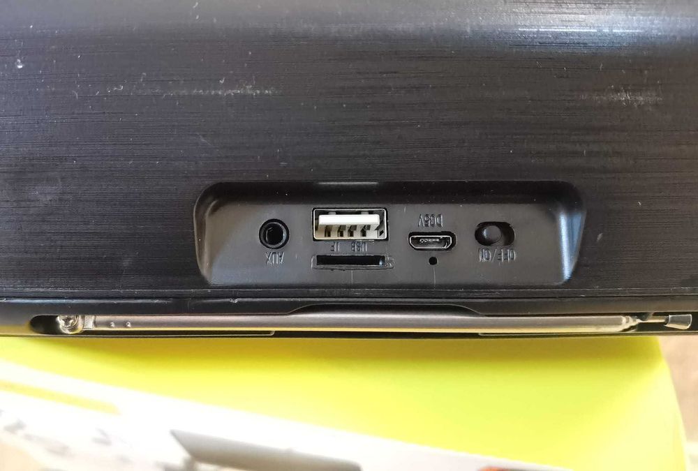 Boxa portabila Bluetooth V6 PRO, Radio FM, autonomie 4 ore, negru