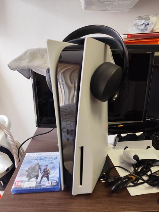Playstation 5 (God of War Ragnarok) + аксесоари- като ново