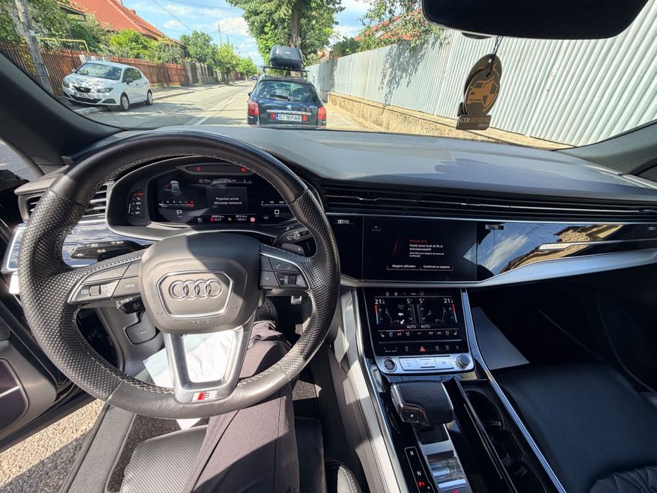 Audi Q8 S-line Black Edition
