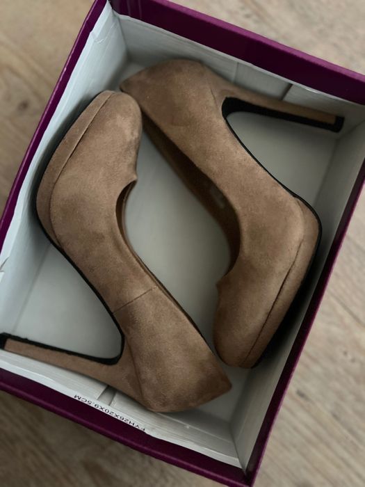 Обувки на висок ток