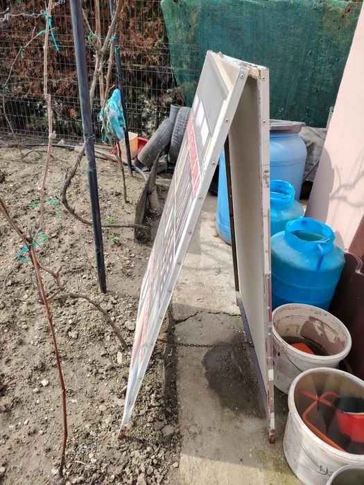 Capră publicitara pe structura metalica