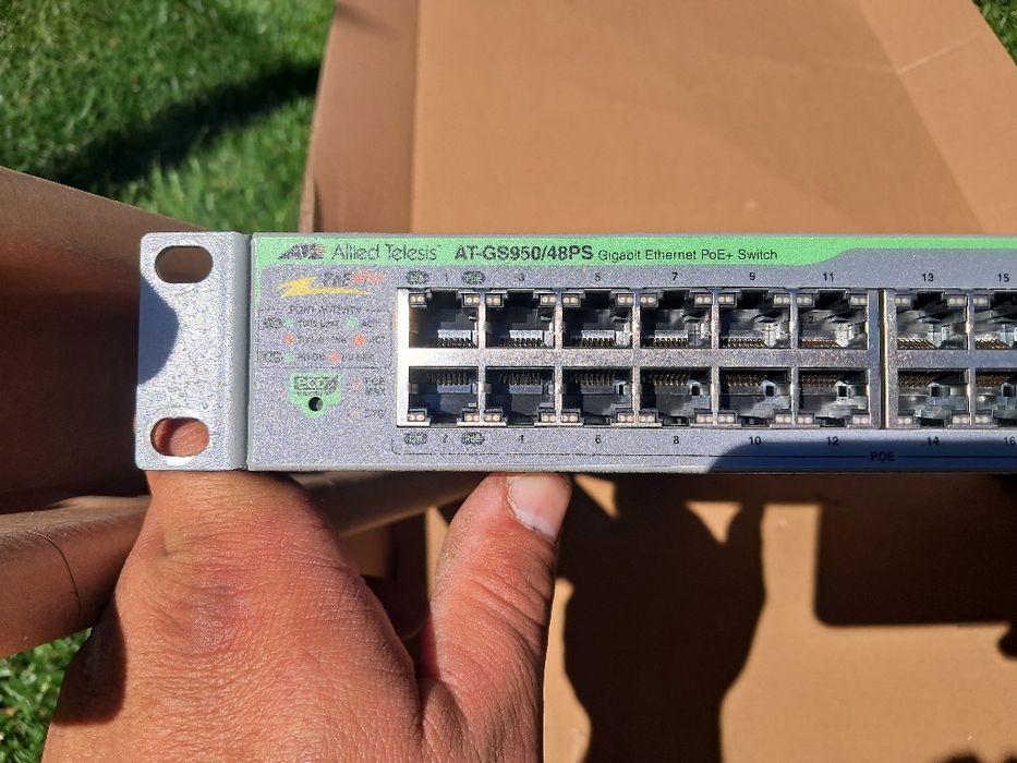 Switch 48 porturi Allied Telesis