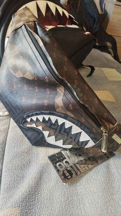 Borseta Sprayground noua, deosebita